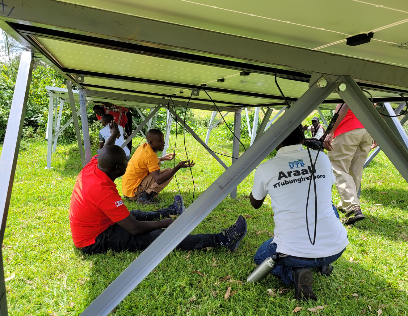 Image showing assembly of the solar panels and the electric flow